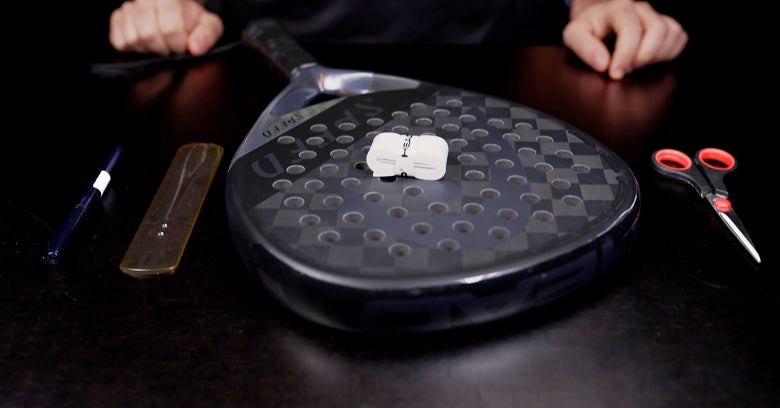 Materials needed to change the overgrip of your padel racket